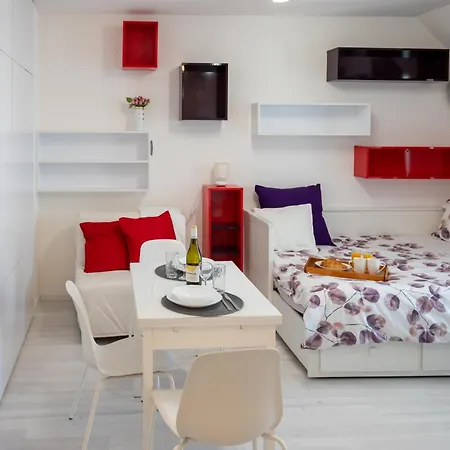 Colorful Studio With Balcony - Free Parking Sofia